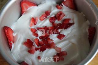 Yogurt Strawberry Mousse recipe