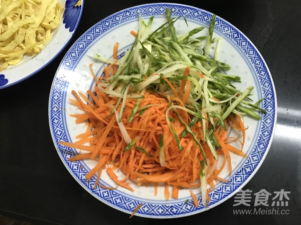 Mixed Noodles with Eggs and Vegetables recipe