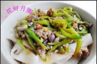 Noodles with Minced Pork and Beans recipe