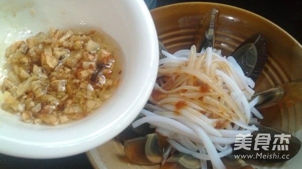 Walnut Jelly Mixed with Preserved Eggs recipe