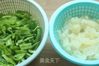 Stir-fried Pork Skin with Green Pepper recipe