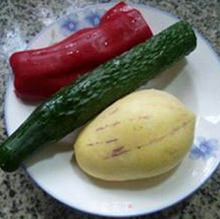 Stir-fried Ginseng Fruit with Lean Pork and Cucumber recipe