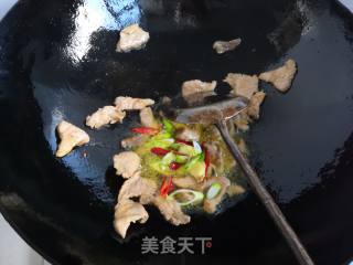 Stir-fried Pork with Cabbage and Fungus recipe