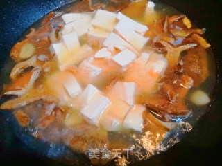 Tasty Wild Pine Mushroom Tofu Pork Soup recipe