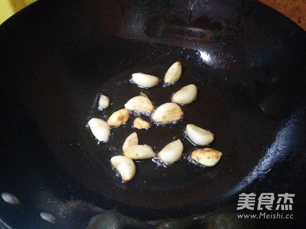 Grilled Yellow Croaker with Garlic recipe