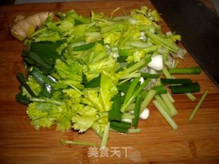 Celery and Garlic Braised Fish Cubes recipe