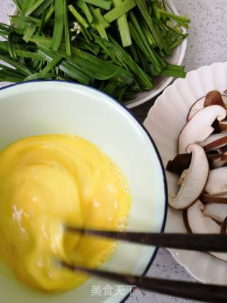 Scrambled Eggs with Chives and Mushrooms recipe