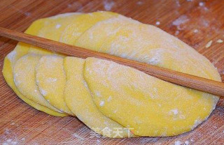 Pumpkin Rose Steamed Buns, Make Three Meals A Day More Romantic recipe