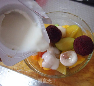 Yogurt Mixed with Seasonal Fruits recipe