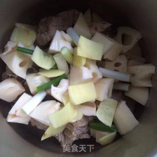 Stewed Dragon Bone Lotus Root Soup recipe