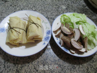 Boiled Noodles with Mushrooms and Cabbage recipe