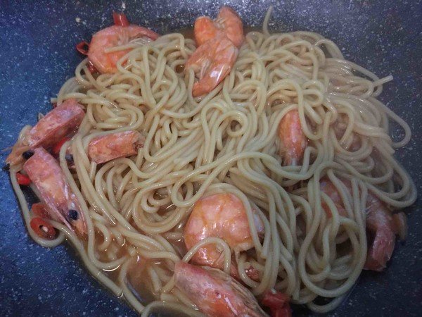 The Taste of Braised Seafood Noodles, Prawns Know recipe