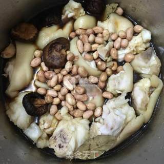 Peanut Stewed Trotter recipe