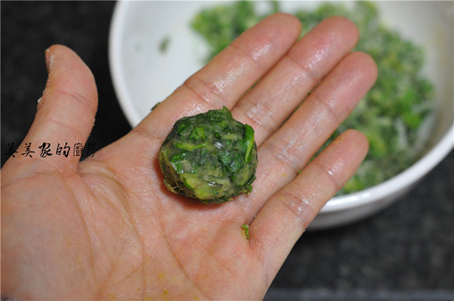 Shepherd's Purse Dumpling with Dipping Sauce recipe