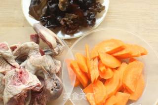 #家常下饭菜# Fungus Carrot Pigeon Soup recipe