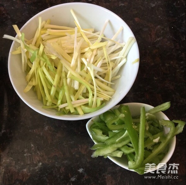 Stir-fried Pork Loin with Chives recipe