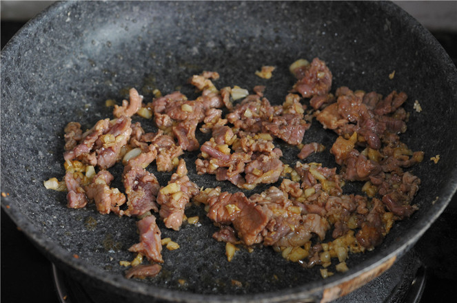 Stir-fried Pork with Peanut Sprouts recipe