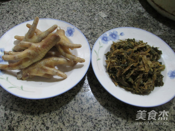 Grilled Chicken Feet with Plum Dried Vegetables recipe