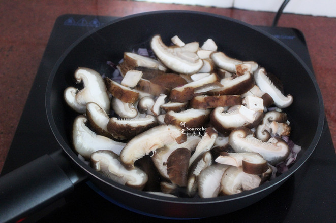 Thick and Smooth Shiitake Mushroom Soup recipe
