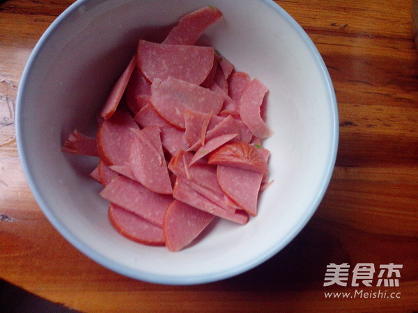 Celery Stir-fried Pork Sausage recipe