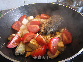 Braised Salmon Head with Tomato Tofu recipe