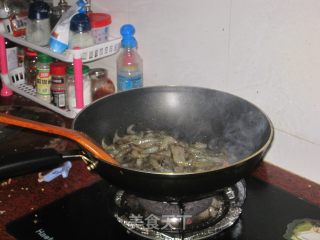 Stir-fried River Prawns with Hot Peppers recipe