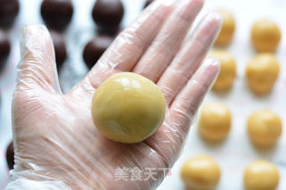 Cantonese Bean Paste Egg Yolk Mooncake recipe