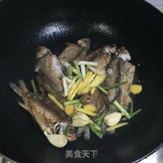 Milky White Crucian Fish Tofu Soup recipe