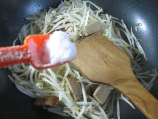 Vegetarian Ham Stir-fried Mung Bean Sprouts recipe