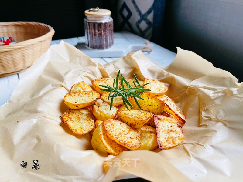 Crispy Roasted Potato Wedges with Crispy Outside and Sticky Inside recipe