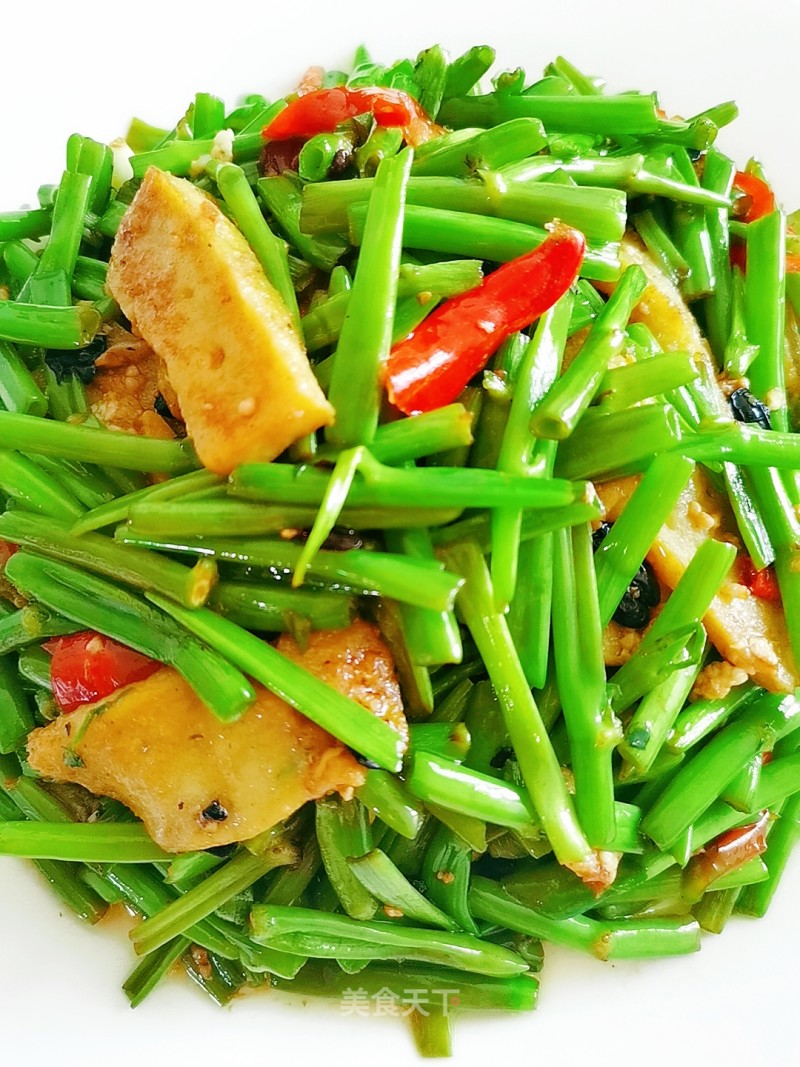 Stir-fried Luncheon Meat with Water Spinach