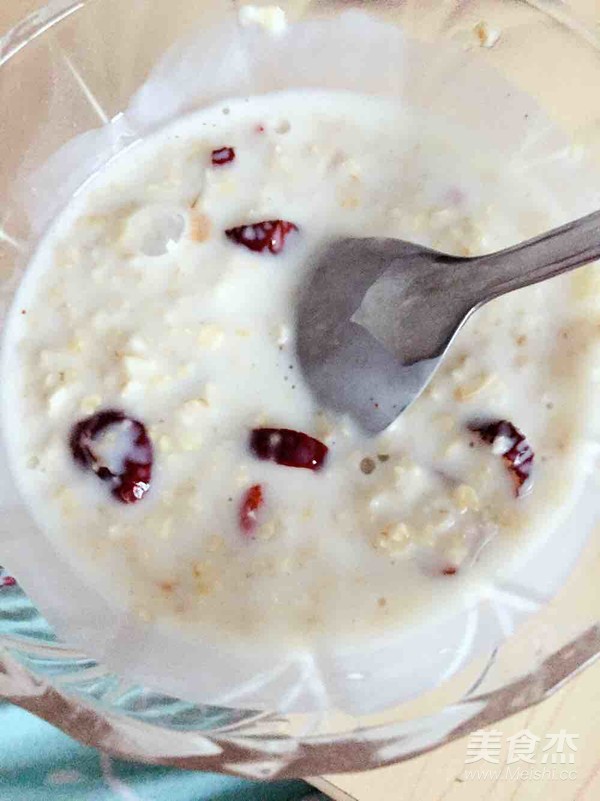 Red Date Yogurt Oatmeal recipe