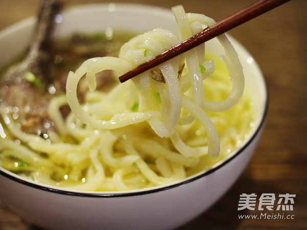 Stewed Fish Noodles in Chicken Broth recipe