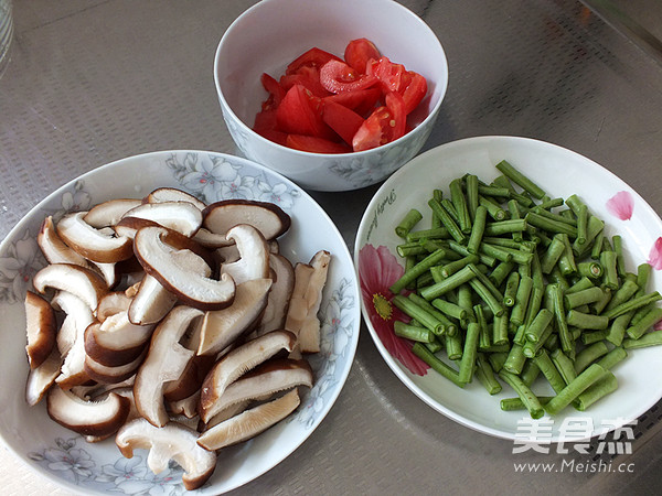 Stir-fried Beans with Mushrooms recipe