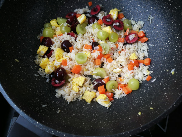 Fried Rice with Fruit and Egg recipe