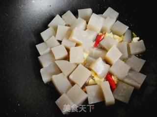 Stir-fried Jelly with Garlic Sprouts recipe
