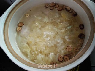 Peach and Tremella Soup recipe