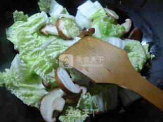 Stir-fried Sea Prawns with Mushrooms and Cabbage recipe