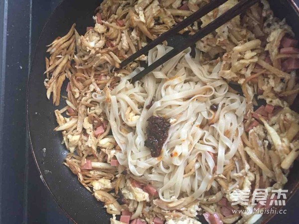 Rice Noodles with White Silk recipe
