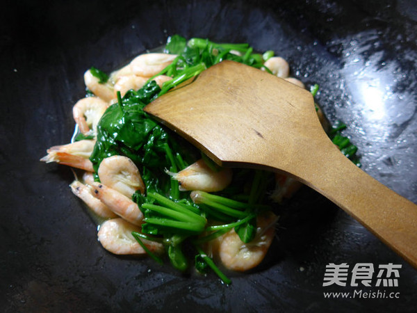 Stir-fried Spinach with Jiangbai Shrimp recipe