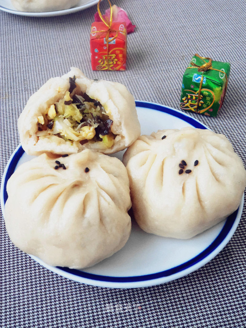 Cabbage and Melon Skin Stuffing Steamed Buns recipe