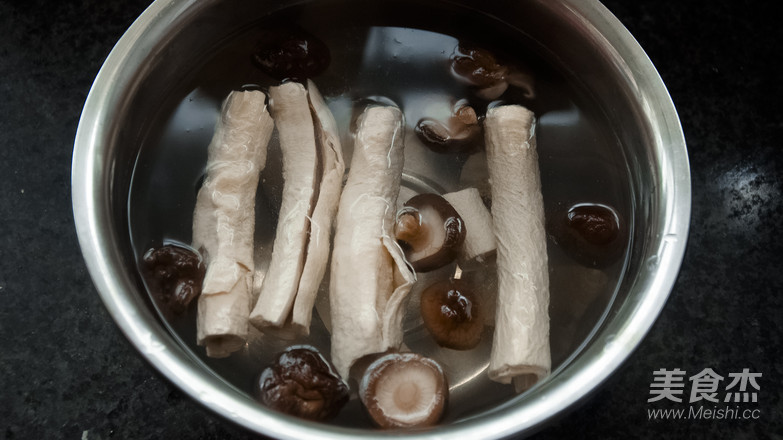 Braised Pork Ribs with Bean Sticks recipe