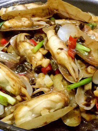 Stir-fried Razor Clams with Garlic and Black Pepper recipe