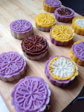 Colorful Snowy Moon Cakes recipe