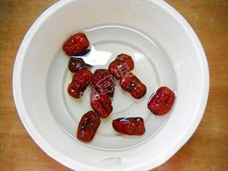 Red Dates, Coix Seed and Chrysanthemum Congee recipe