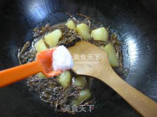 Boiled Potatoes with Bamboo Shoots and Dried Vegetables recipe