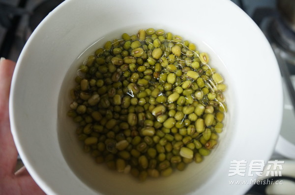 Barley and Mung Bean Soup recipe