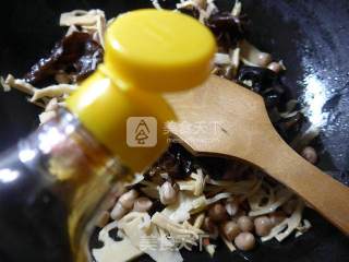 Stir-fried Bamboo Shoots with Black Fungus and Peanuts recipe