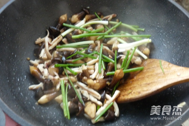 Stir-fried Shredded Squid with Agaricus recipe