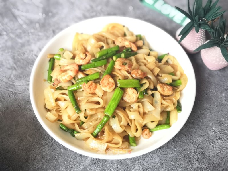 Stir-fried Hor Fun with Shrimp and Asparagus recipe